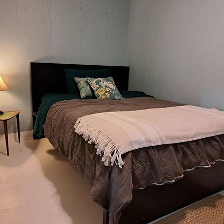 Blue Dog Accommodations Eastend Екстер'єр фото