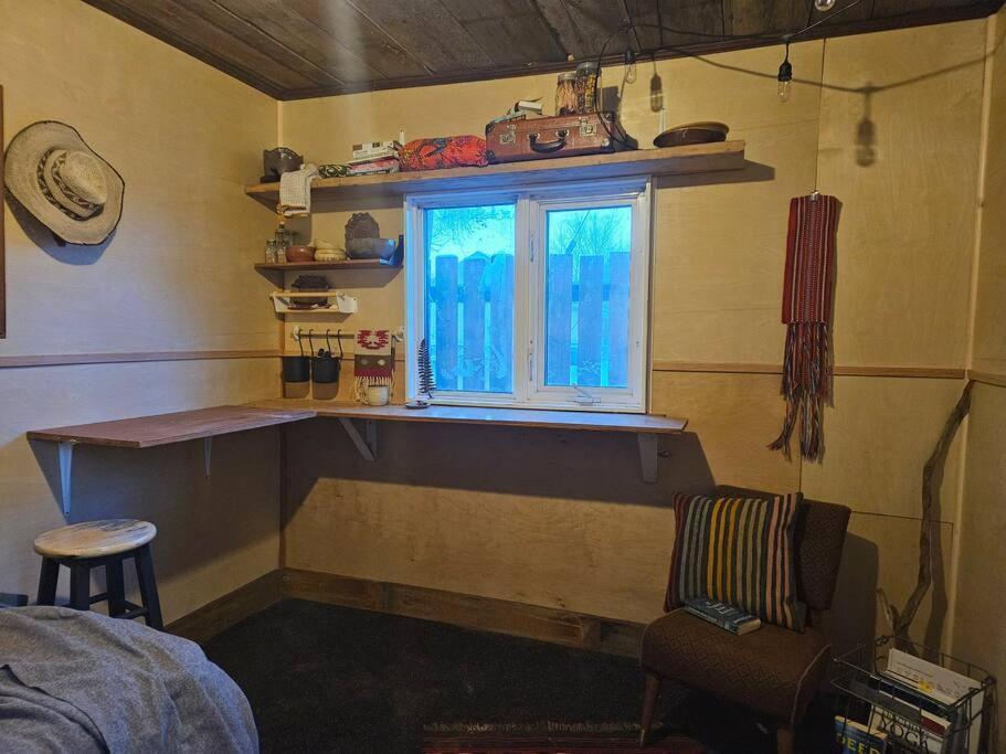 Blue Dog Accommodations Eastend Екстер'єр фото